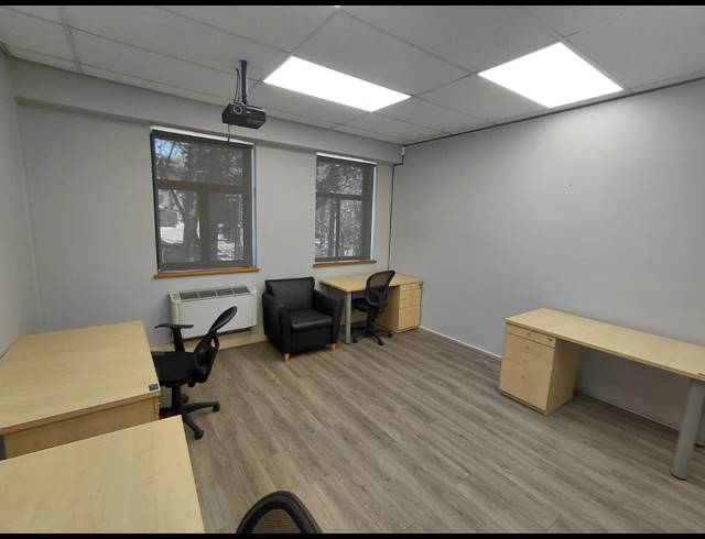 160M² OFFICE TO LET IN LYME PARK